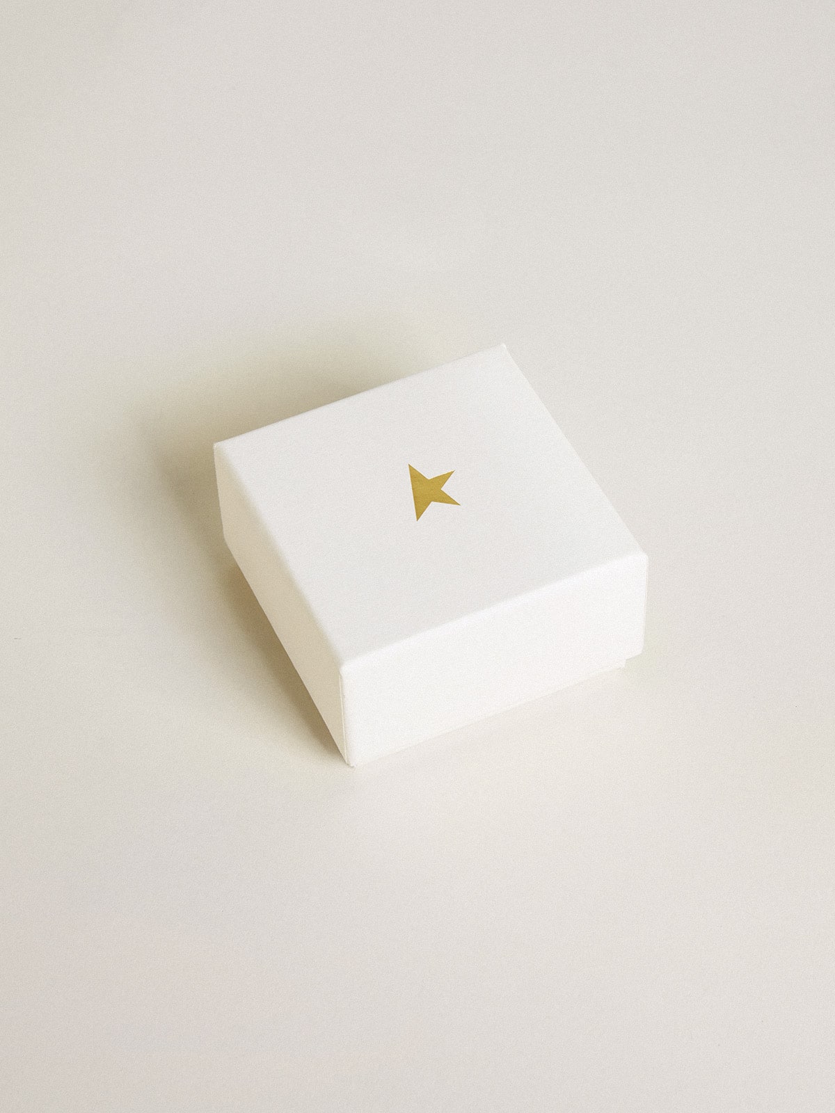 Letter O charm in gold-colored brass with crystals| Golden Goose