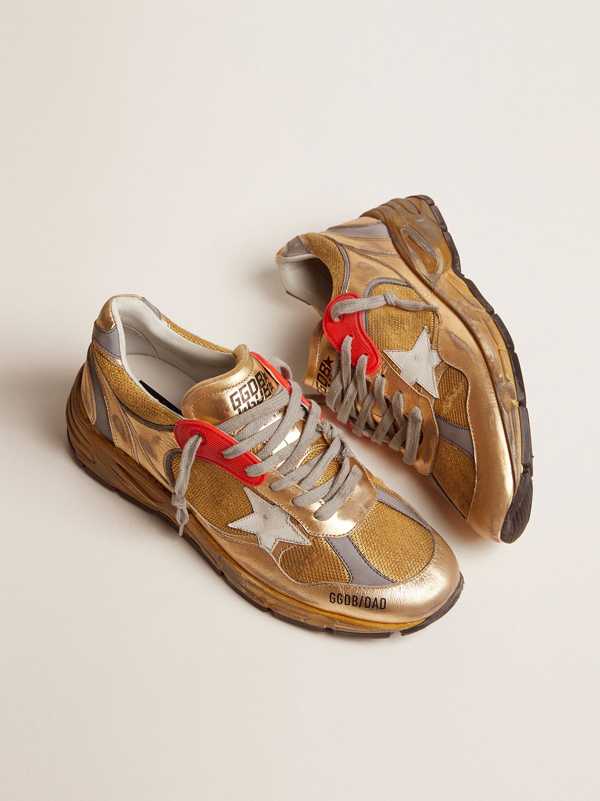 Men's Dad-Star gold with distressed finish| Golden Goose
